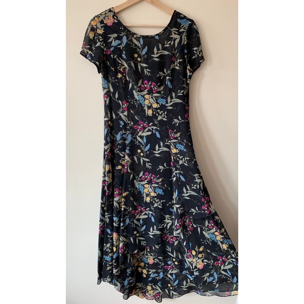 Kay Unger • 4 • 100% Silk Floral Print V Back Dress